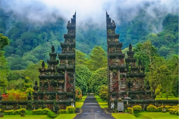 hindu-temple-in-bali-2021-08-26-16-22-17-utc-1.jpg